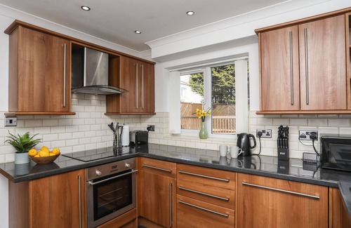 Rhosybol Cottage | ALAW VIEW, family friendly, with hot tub in Amlwch