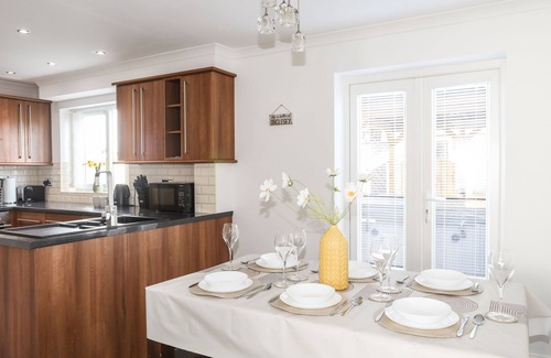 Rhosybol Cottage | ALAW VIEW, family friendly, with hot tub in Amlwch