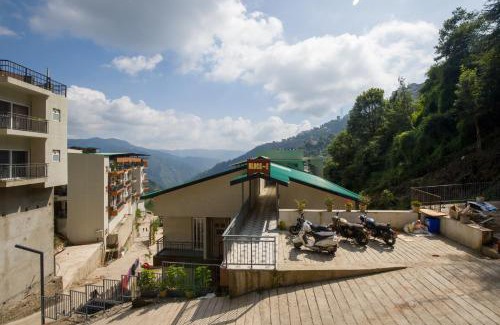 Shimla Apartment | Alaya Stays 3 BHK Apartment with Scenic views - Cliff Perch