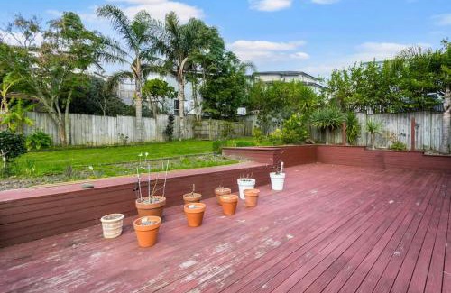 Fairview Heights House | Albany Bolthole with Queen Beds and Kitchenette