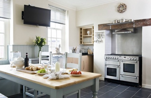 West Cliff Cottage | ALBANY HOUSE, WHITBY, family friendly, with a garden in Whitby