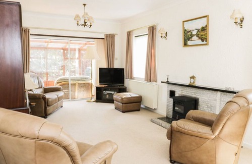 Shrewsbury House | ALBEBA, family friendly, with a garden in Shrewsbury