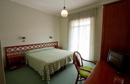 Varese Ligure Hotel | Albergo Amici
