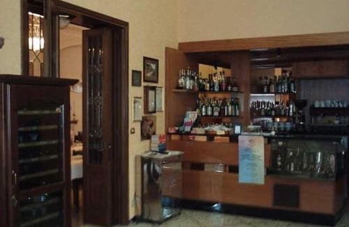Varese Ligure Hotel | Albergo Amici