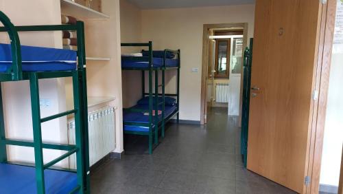 Vega de Valcarce Hostel | Albergue la escuela