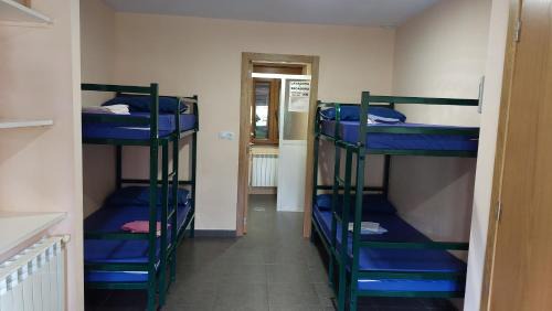 Vega de Valcarce Hostel | Albergue la escuela