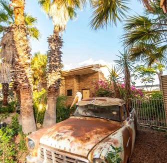Longreach Hotel | Albert Park Motor Inn