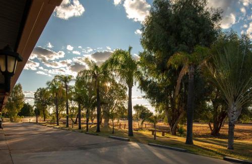 Longreach Hotel | Albert Park Motor Inn