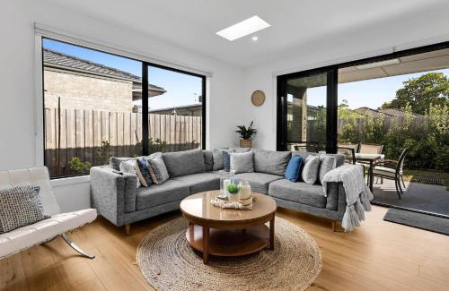 Capel Sound House | Albert Samian Retreat by Ready Set Stay - BYO sheets and towels