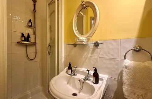 Eastbourne City Centre House | Albert & Victoria Guest House