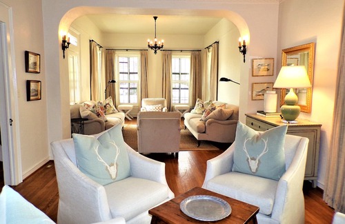 Fredericksburg House | Albertina - Historic, beautiful, 1889 Victorian overlooking Main with balcony!