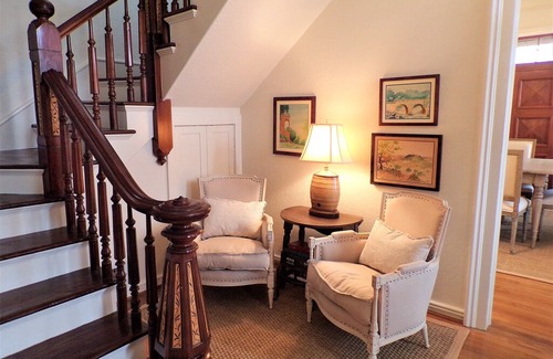 Fredericksburg House | Albertina - Historic, beautiful, 1889 Victorian overlooking Main with balcony!