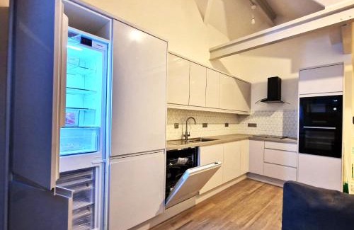 Staple Hill Apartment | Alberton Apartments - Spacious - Newly Renovated
