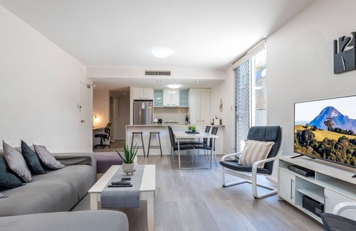 Albion Apartment | Albion Stay – Spacious Patio, Pool & Near Transport