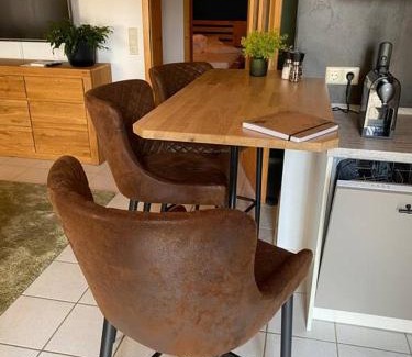 Hohenstein Apartment | AlbPanorama Fewo mit Infrarotsauna und Gartenblick