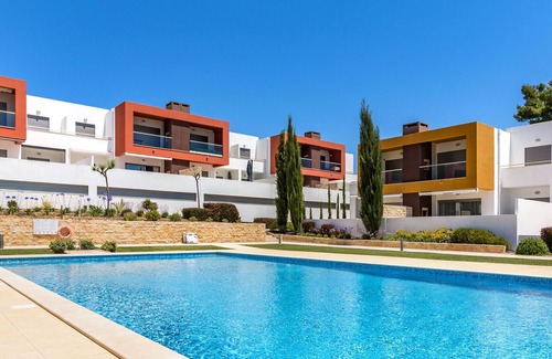 Vale de Parra Apartment | Albufeira Contemporary Apartment by Ideal Homes