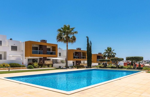 Vale de Parra Apartment | Albufeira Contemporary Apartment by Ideal Homes