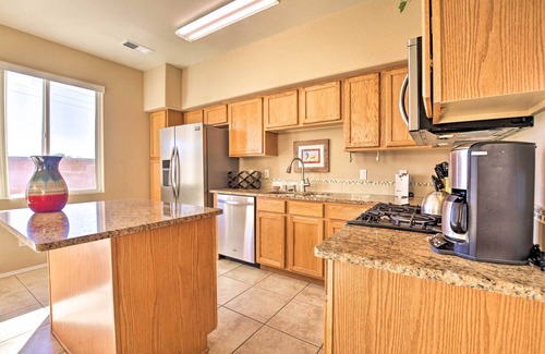 Northeast Heights Condo | Albuquerque Condo w/Yard - 9 Mi to Old Town!