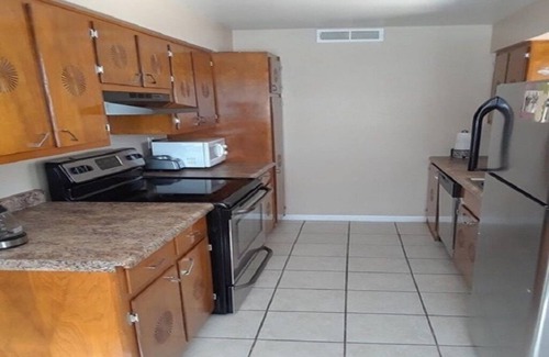 Northeast Heights House | Albuquerque Get Away -3 BDR Townhouse. Centrally located