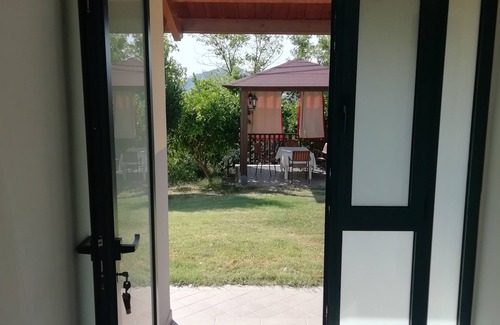 Cellino Attanasio House | Alcove room garden view