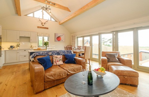 Aldeburgh Cottage | Alde Bay Farm - Lobster Pot - sleeps 6 guests in 3 bedrooms