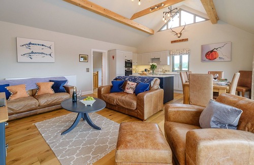 Aldeburgh Cottage | Alde Bay Farm - Lobster Pot - sleeps 6 guests in 3 bedrooms