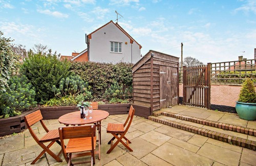 Saxmundham House | Alde End Cottage - One Bedroom House, Sleeps 2