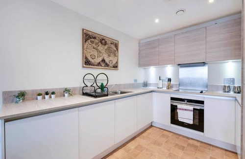 Bray on Thames Apartment | Alder House Serviced Apartment Maidenhead by 360stays