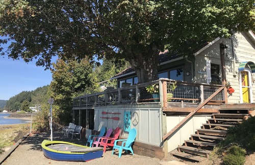 Union Cottage | Alderbrook Area Waterfront Beach Cottage, All Season Escape- Spectacular Views!