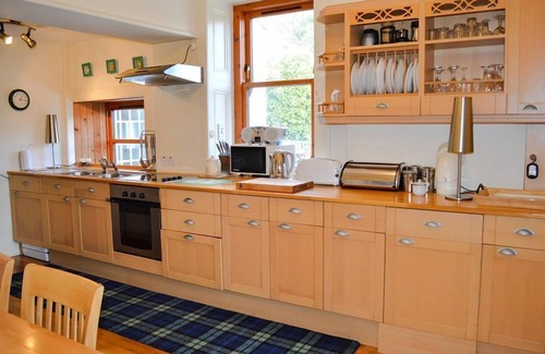 Tighnabruaich Villa | Aldersyde Villa, sea views, wood-burner, games room, pet friendly, sleeps 8