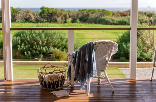 Sellicks Beach Cottage | Aldinga Bay bungalows - ocean view private retreat