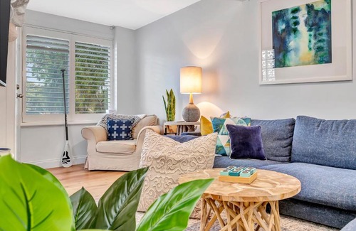 Aldinga Beach House | Aldinga Beach Peartree BnB - Wifi - 3 bed - 2 bath