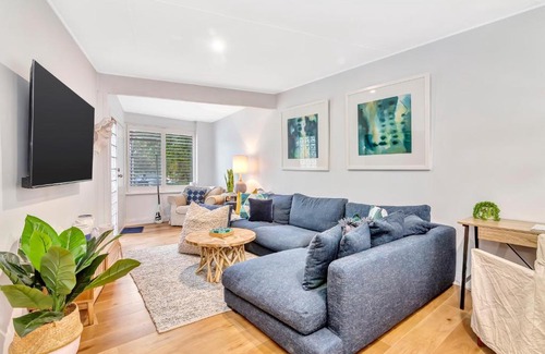 Aldinga Beach House | Aldinga Beach Peartree BnB - Wifi - 3 bed - 2 bath