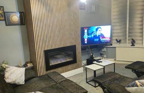 Preston Apartment | Aldwych house, For Holidays, Contractors & Relocation, Free Parking & Wi-Fi
