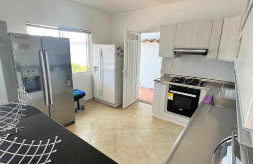 San Jeronimo Villa | Alegre villa de verano con piscina