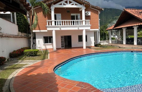 San Jeronimo Villa | Alegre villa de verano con piscina