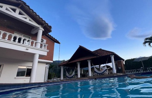 San Jeronimo Villa | Alegre villa de verano con piscina