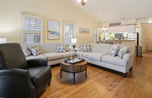 Pawleys Island Condo | Alex and Us- Fantastic second floor unit directly across from the pool