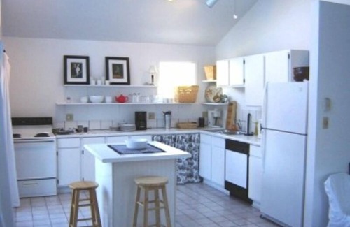 Union Pier Cottage | Alex Cottage- Ideal Retreat for Couples and Small Families