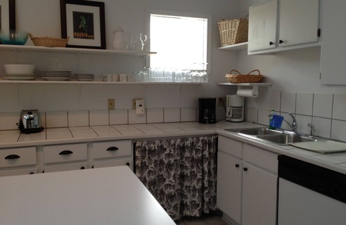 Union Pier Cottage | Alex Cottage- Ideal Retreat for Couples and Small Families