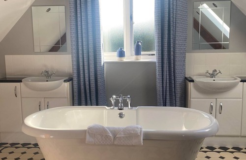 Putley Hotel | Alexander Park Resort