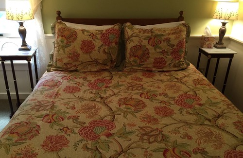 Ashford Cabin | Alexander's Lodge At Mt Rainier(2 beds, breakfast included)
