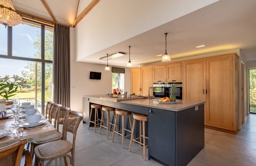 Beccles House | Alexandra Barn - Five Bedroom House, Sleeps 10