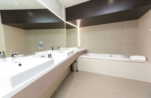 Alexandra Hills Hotel | Alexandra Hills Hotel Suites