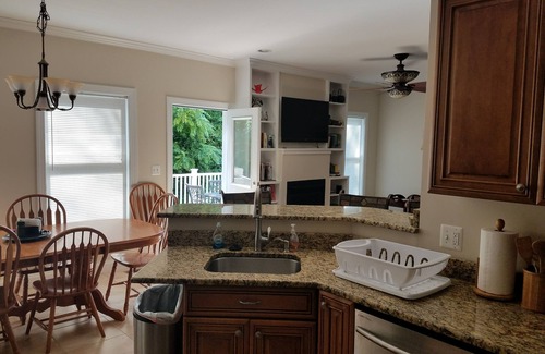 Jefferson Manor House | Alexandria close to DC Metro Train and all the attractions, 6 brm - 4 bath