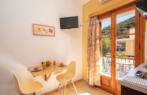 Agia Efimia House | Alexatos Studios - Traditional & On Budget