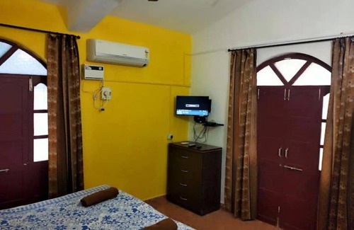 Candolim Hotel | Alexmarie Holiday Home nr Candolim Beach
