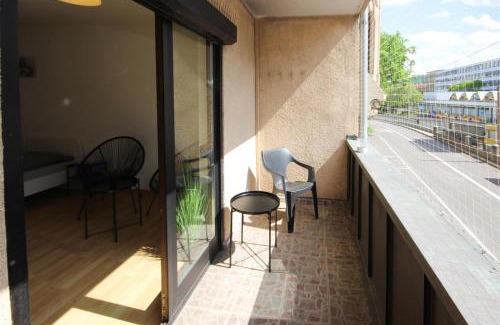 Neue Vorstadt Apartment | ALFA Apartment Stuttgart Mitte 2 Zimmer City-Lage Berliner Platz Balkon Netflix Küche WM l 2BR 5 Beds 6 People l Fully equipped Kitchen & Bathroom