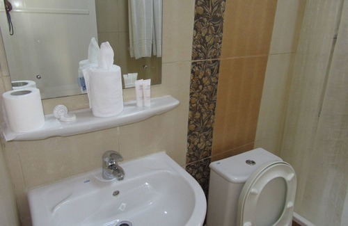 Al Ghubrah Ash Shamaliyyah Hotel | Alferdous Hotel Apartments