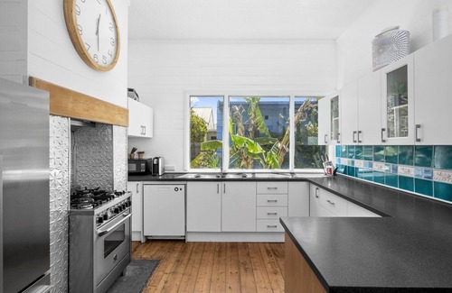 Barwon Heads House | Alfred's on Hitchcock Large Family Home central Location in heart of town &Wifi